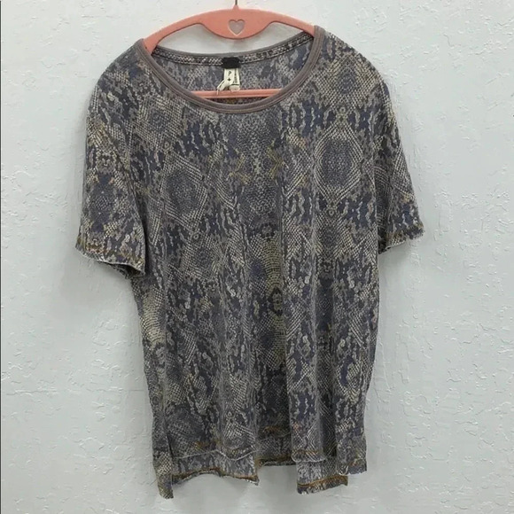Free People NWT Snake Print Tee Size Small - Picture 2 of 4